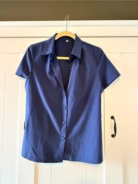 Women’s Short-Sleeve Button-Down Shirt in Deep Blue